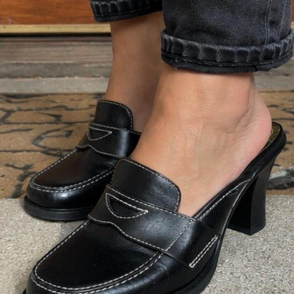 Y2k black leather hot tomato slip on heels size 7.5